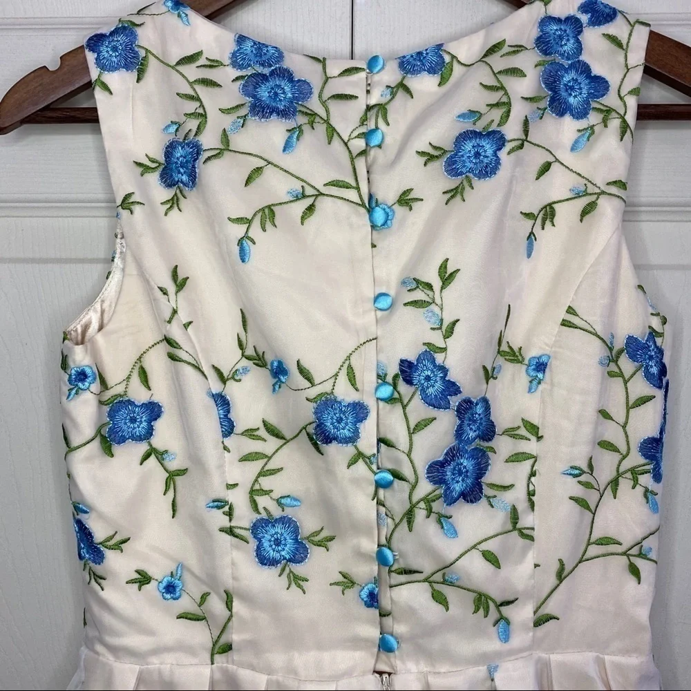 Chi Chi London NWT Cream Blue Floral Spring Dress